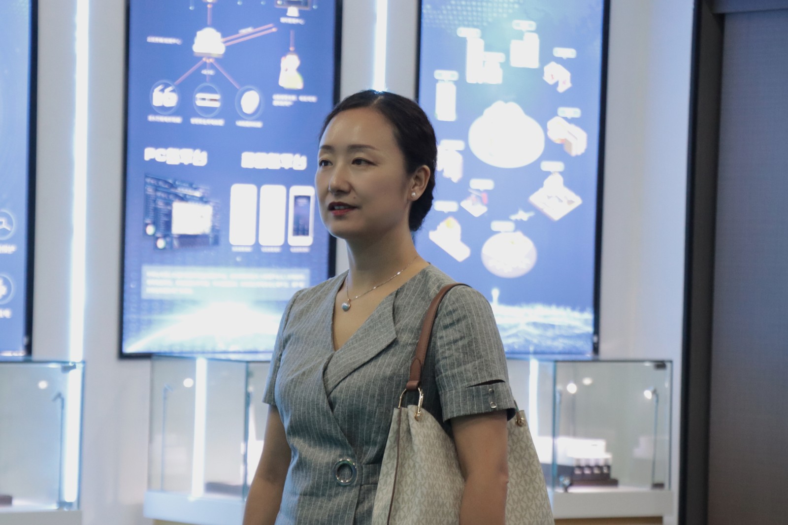 乌鲁木齐经济技术开发区招商服务局莅临珩祥科技参观指导